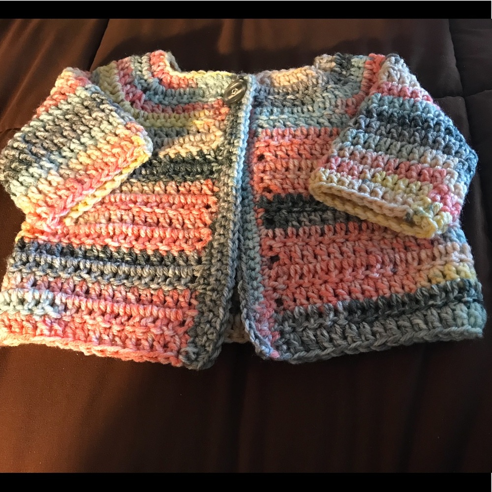 Crochet baby sweater. In size 0-3 mos.